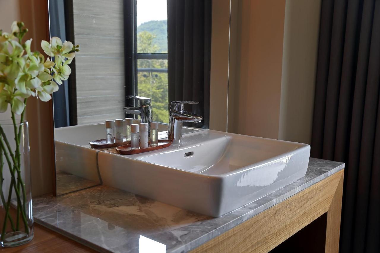 Sun Moon Lake Blue Sky Bay B&B Yuchi Exterior photo